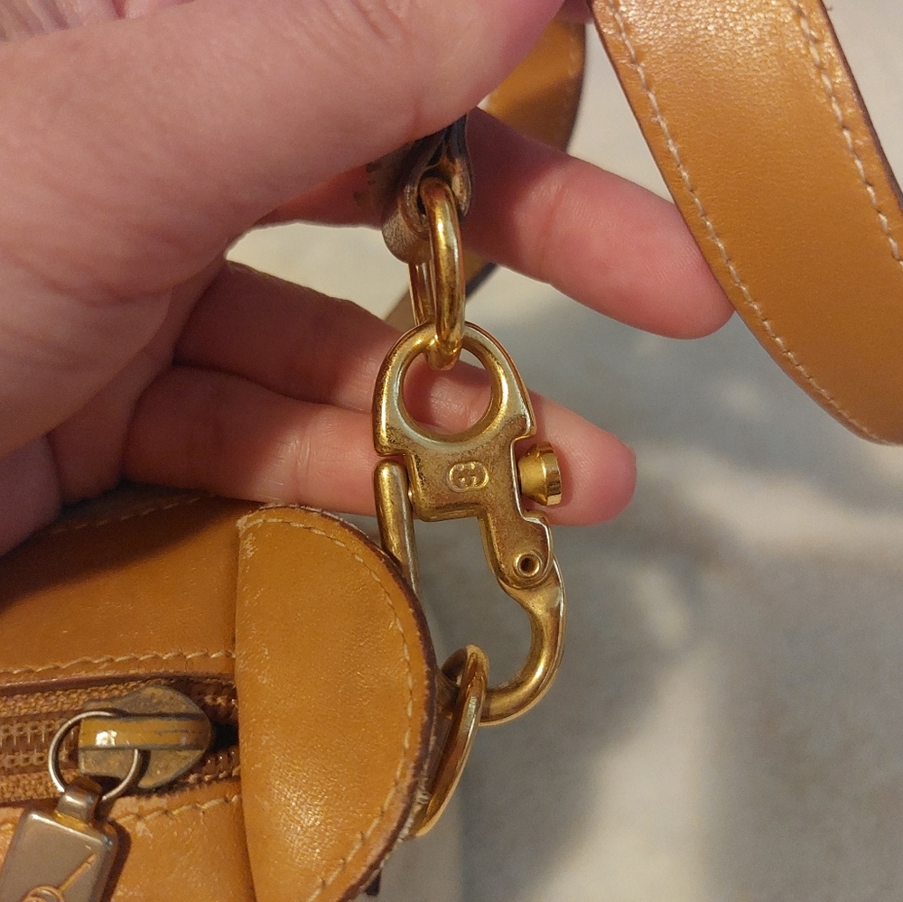 Authentic Vintage Gucci Body Bag - Picture 12 of 14